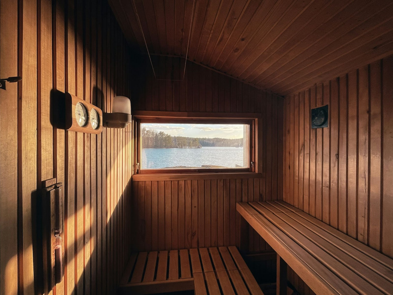 Indoor vs Outdoor Sauna: Which One Should You Choose?